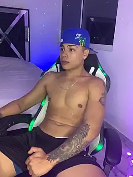 Snapshot of SantiagoReyesFtt chatting on 12.06.24 SantiagoReyesFtt online show from 12.06.24