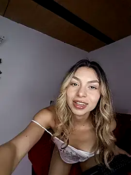 Snapshot of Karolgood3 chatting on 12.12.24 Karolgood3 online show from 12.12.24