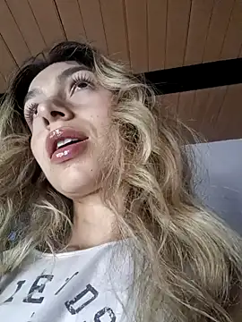 Snapshot of Karolgood3 chatting on 12.13.24 Karolgood3 online show from 12.13.24