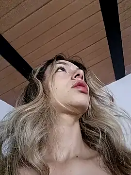 Snapshot of Karolgood3 chatting on 12.22.24 Karolgood3 online show from 12.22.24