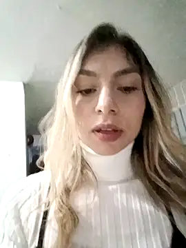 Snapshot of Karolgood3 chatting on 12.25.24 Karolgood3 online show from 12.25.24