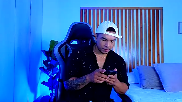 Snapshot of estebandelouis chatting on 05.09.26 estebandelouis online show from 05.09.26
