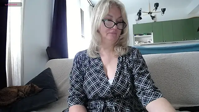 Blond Woman online show from 01.27.25