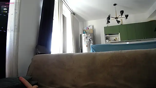 Blond Woman online show from 02.19.25