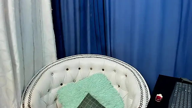 Snapshot of Analia18_ chatting on 01.27.25 Analia18 online show from 01.27.25