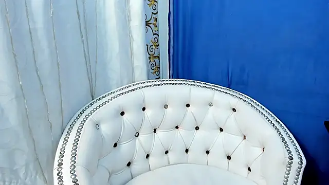 Snapshot of Analia18_ chatting on 02.04.25 Analia18 online show from 02.04.25