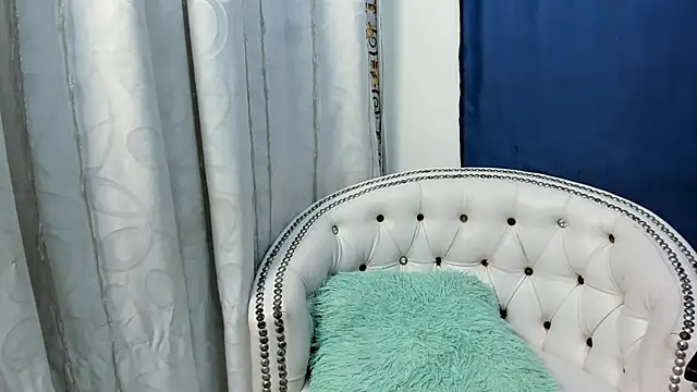 Snapshot of Analia18_ chatting on 02.23.25 Analia18 online show from 02.23.25