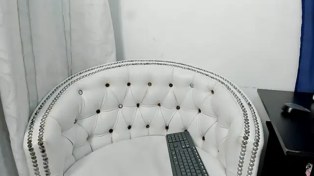 Snapshot of Analia18_ chatting on 02.25.25 Analia18 online show from 02.25.25