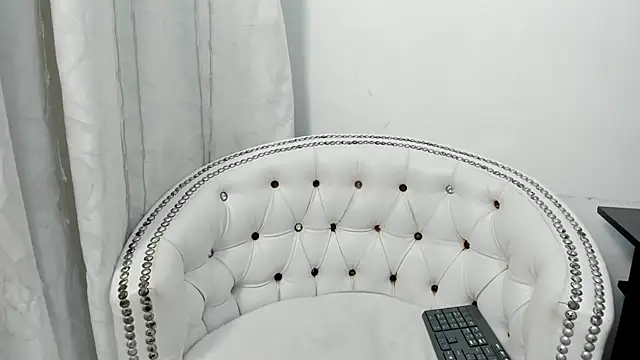 Snapshot of Analia18_ chatting on 02.26.25 Analia18 online show from 02.26.25