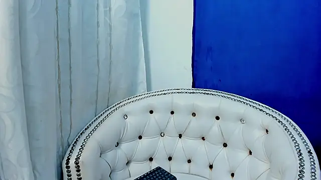 Snapshot of Analia18_ chatting on 03.01.25 Analia18 online show from 03.01.25