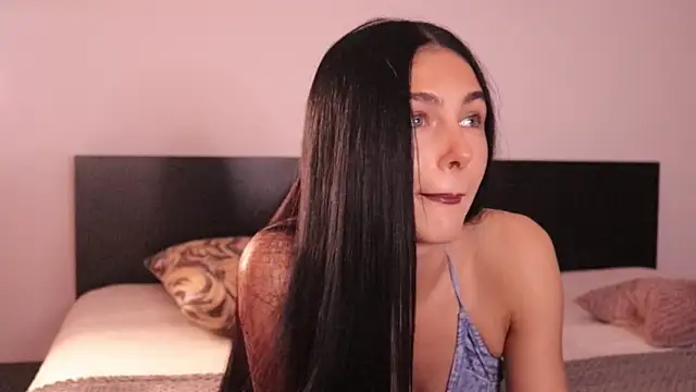 IvyKaelani online show from 10.23.25