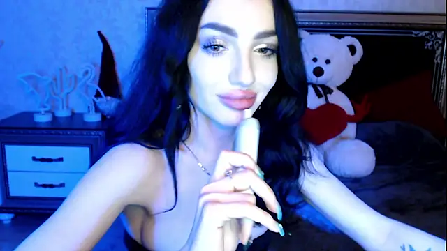 NancyLovee  online show from 12.25.24