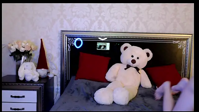 NancyLovee  online show from 01.17.25