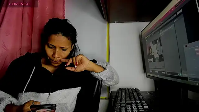 Snapshot of Nenita_Hot_ chatting on 09.08.25 Nenita Hot  online show from 09.08.25