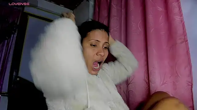 Snapshot of Nenita_Hot_ chatting on 09.24.25 Nenita Hot  online show from 09.24.25