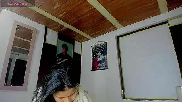 Snapshot of Nenita_Hot_ chatting on 09.27.25 Nenita Hot  online show from 09.27.25