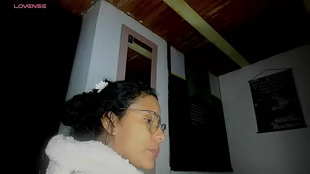 Snapshot of Nenita_Hot_ chatting on 09.29.25 Nenita Hot  online show from 09.29.25