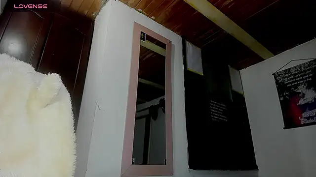 Snapshot of Nenita_Hot_ chatting on 10.03.25 Nenita Hot  online show from 10.03.25