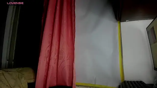 Snapshot of Nenita_Hot_ chatting on 10.15.25 Nenita Hot  online show from 10.15.25