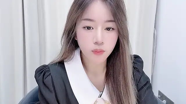 chloe-01 online show from 12.12.24