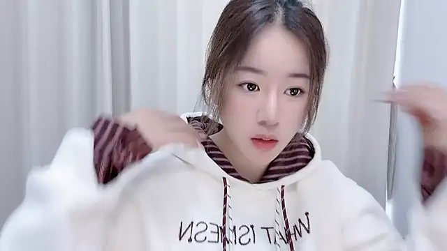 chloe-01 online show from 12.27.24