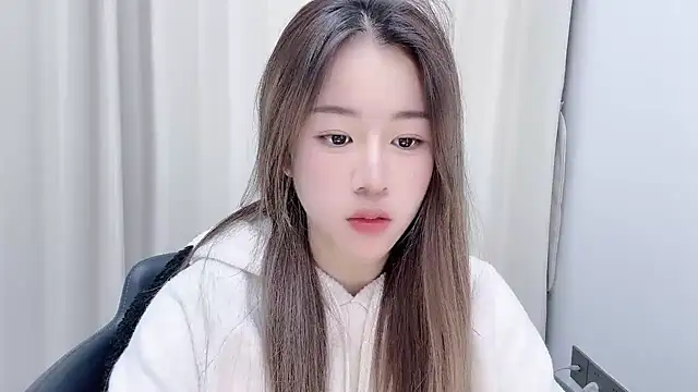 chloe-01 online show from 12.30.24