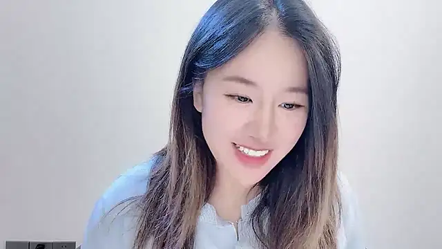 chloe-01 online show from 11.12.25