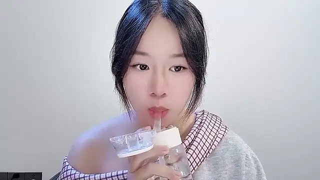 chloe-01 online show from 11.16.25