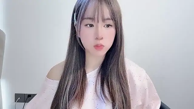 chloe-01 online show from 11.30.25