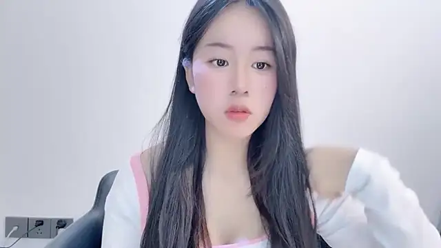 chloe-01 online show from 12.20.25