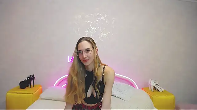 KlaryBrait online show from 02.21.25