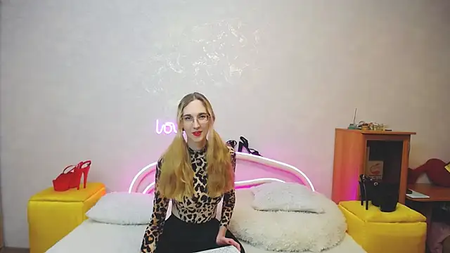 KlaryBrait online show from 03.15.25