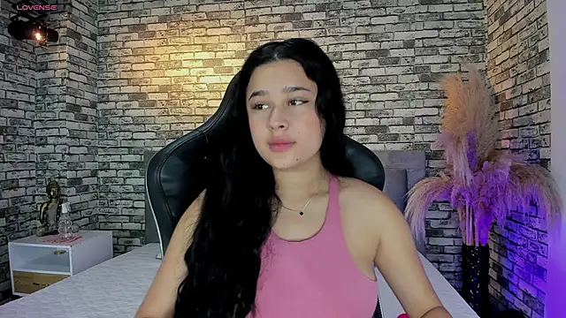 Snapshot of ariadna_milano chatting on 01.11.25 ariadna milano online show from 01.11.25