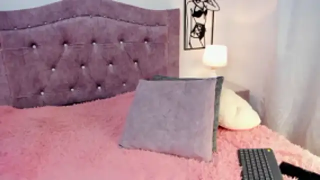 LunaSmitt online show from 12.18.25