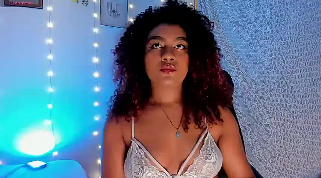 Snapshot of Dhapne_P chatting on 12.11.24 Dhapne P online show from 12.11.24