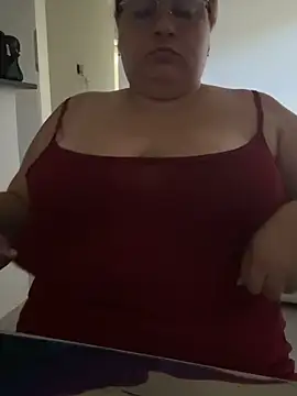 Snapshot of carola_hotwife chatting on 06.05.26 carola hotwife online show from 06.05.26