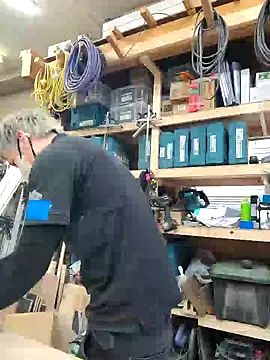 Snapshot of da--------i chatting on 03.23.25 da--------i online show from 03.23.25