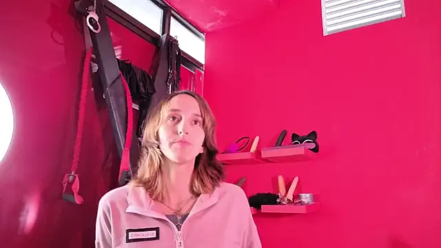 Ambar Roux  online show from 11.22.25