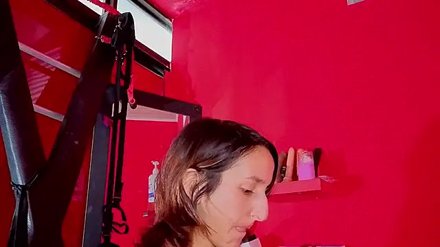 Snapshot of Ambar_Roux_ chatting on 05.07.26 Ambar Roux online show from 05.07.26