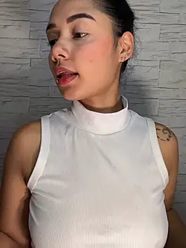 Snapshot of _Luana chatting on 06.18.26 Luana online show from 06.18.26