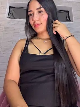 Snapshot of _Luana chatting on 06.19.26 Luana online show from 06.19.26