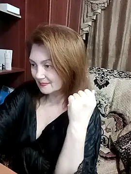 Snapshot of Madame-Butterfly chatting on 12.11.24 Madame-Butterfly online show from 12.11.24