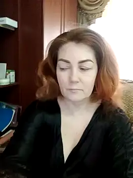 Snapshot of Madame-Butterfly chatting on 12.19.24 Madame-Butterfly online show from 12.19.24