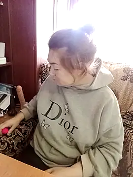 Snapshot of Madame-Butterfly chatting on 02.04.25 Madame-Butterfly online show from 02.04.25