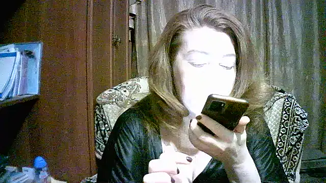 Snapshot of Madame-Butterfly chatting on 09.18.25 Madame-Butterfly online show from 09.18.25