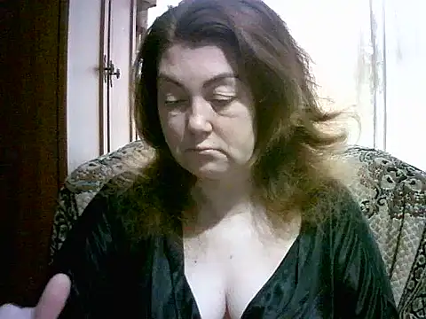 Snapshot of Madame-Butterfly chatting on 09.19.25 Madame-Butterfly online show from 09.19.25
