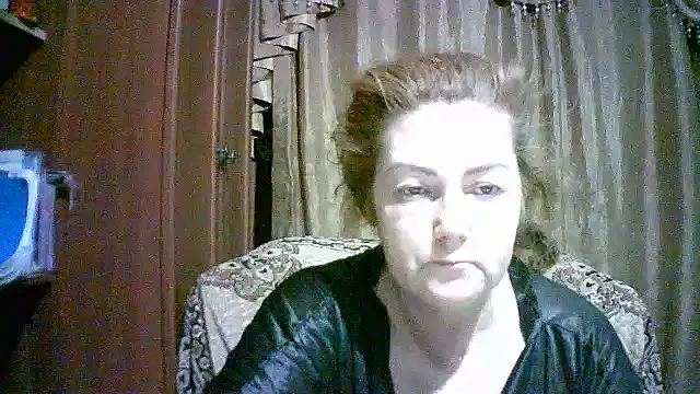 Snapshot of Madame-Butterfly chatting on 10.08.25 Madame-Butterfly online show from 10.08.25