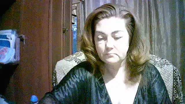 Snapshot of Madame-Butterfly chatting on 10.12.25 Madame-Butterfly online show from 10.12.25