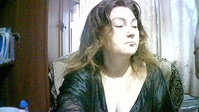 Snapshot of Madame-Butterfly chatting on 10.13.25 Madame-Butterfly online show from 10.13.25