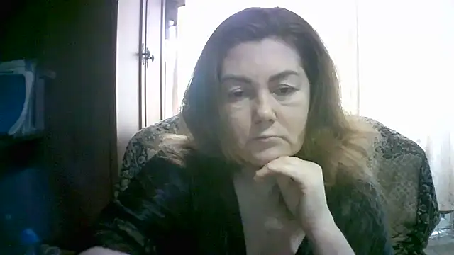 Snapshot of Madame-Butterfly chatting on 10.19.25 Madame-Butterfly online show from 10.19.25